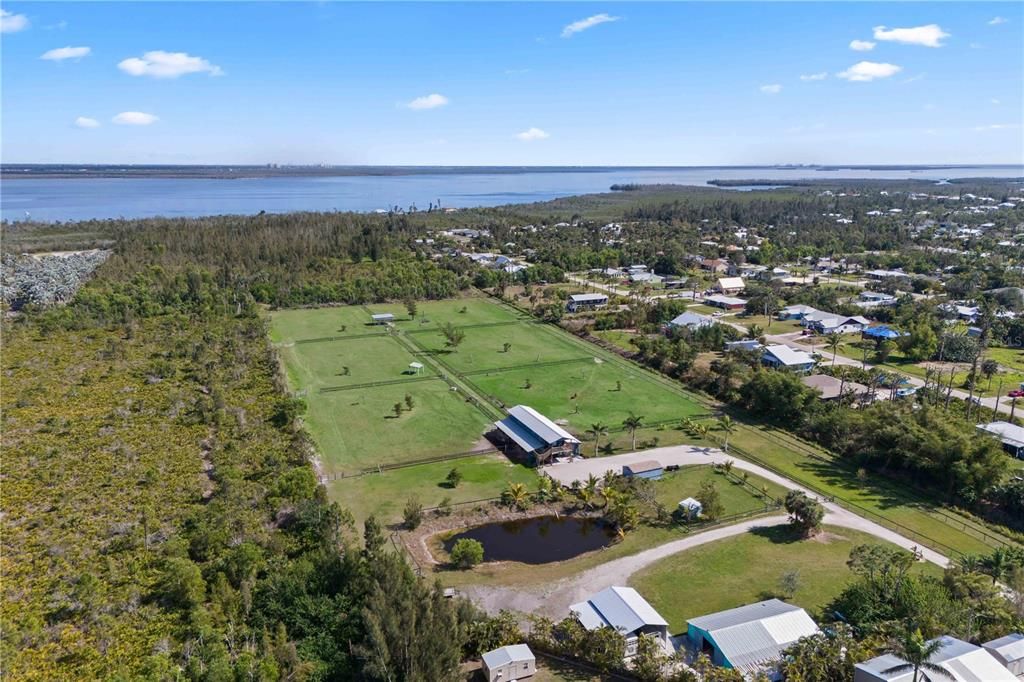 На продажу: $998,888 (8.85 acres)