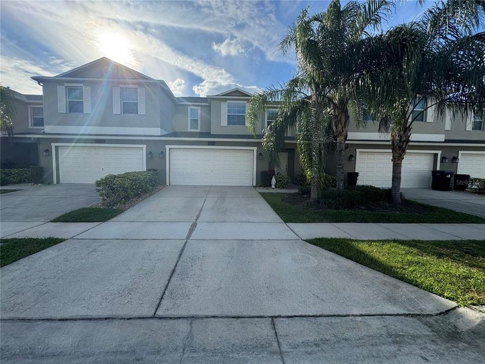 Vendido Recientemente: $410,000 (4 camas, 3 baños, 2031 Pies cuadrados)