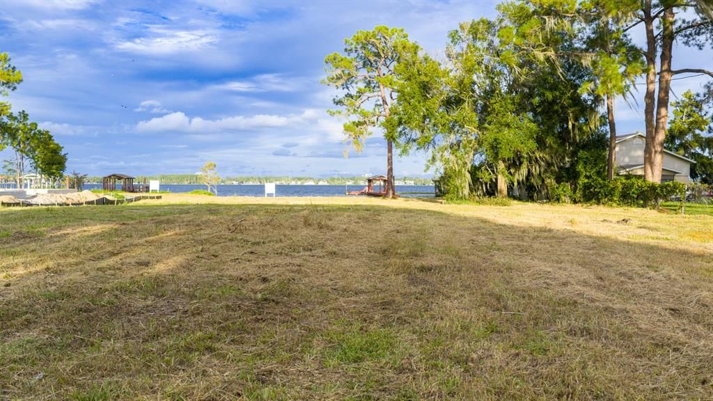 На продажу: $1,950,000 (1.56 acres)