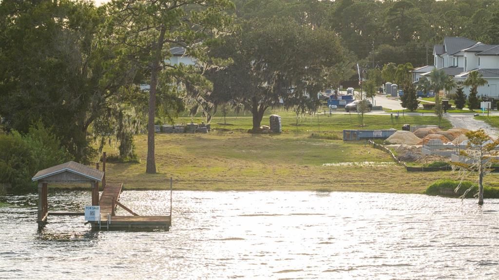 На продажу: $1,950,000 (1.56 acres)