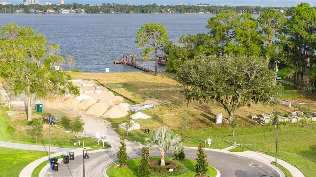 На продажу: $1,950,000 (1.56 acres)