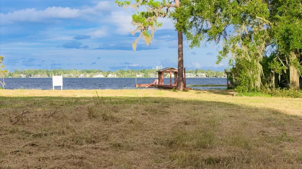 На продажу: $1,950,000 (1.56 acres)