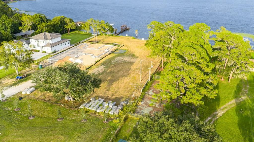 На продажу: $1,950,000 (1.56 acres)