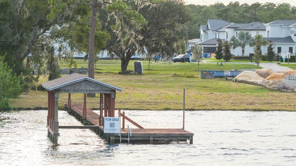 На продажу: $1,950,000 (1.56 acres)