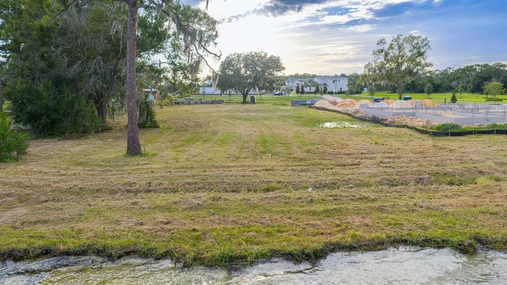 На продажу: $1,950,000 (1.56 acres)