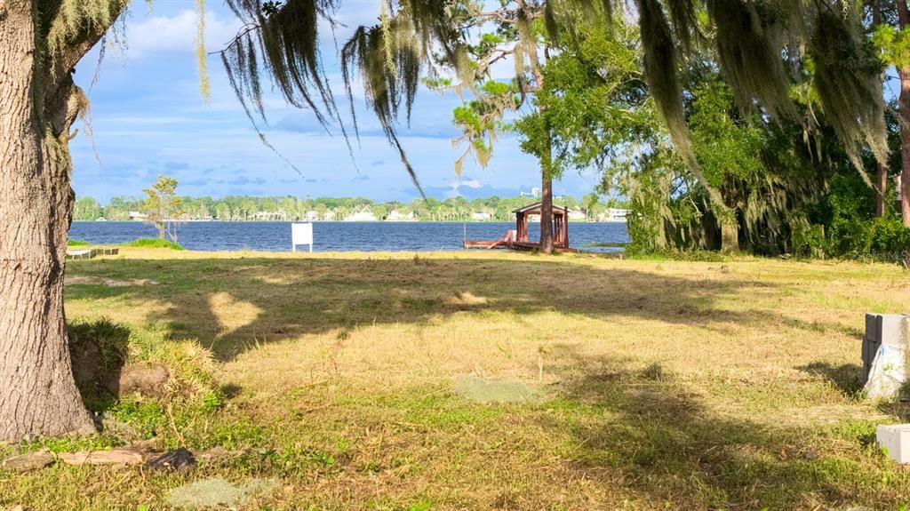 На продажу: $1,950,000 (1.56 acres)