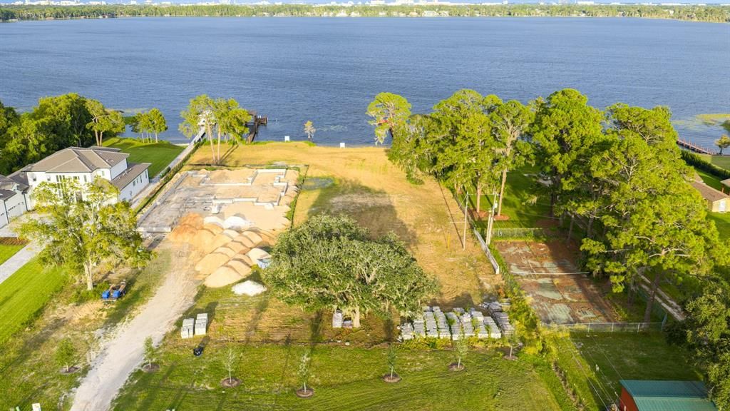 На продажу: $1,950,000 (1.56 acres)