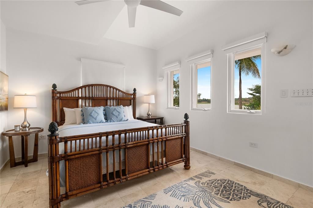 На продажу: $5,200,000 (4 спален, 4 ванн, 4685 Квадратных фут)