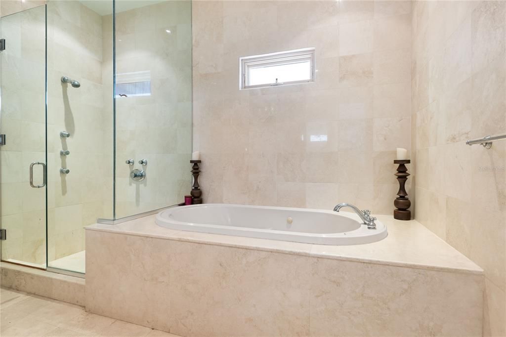 На продажу: $5,200,000 (4 спален, 4 ванн, 4685 Квадратных фут)