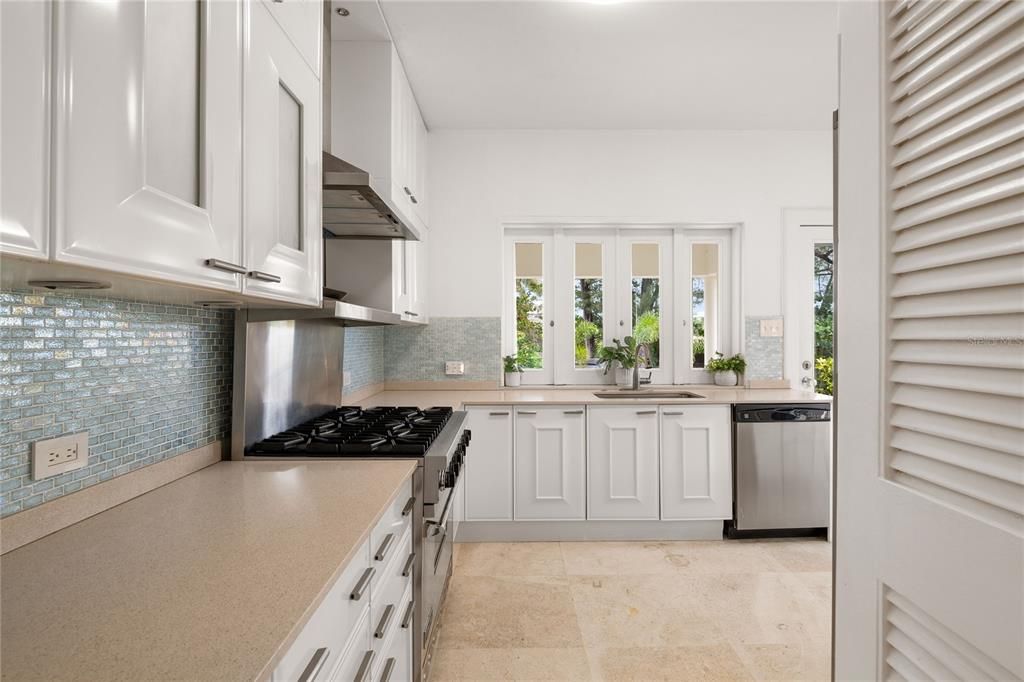 На продажу: $5,200,000 (4 спален, 4 ванн, 4685 Квадратных фут)