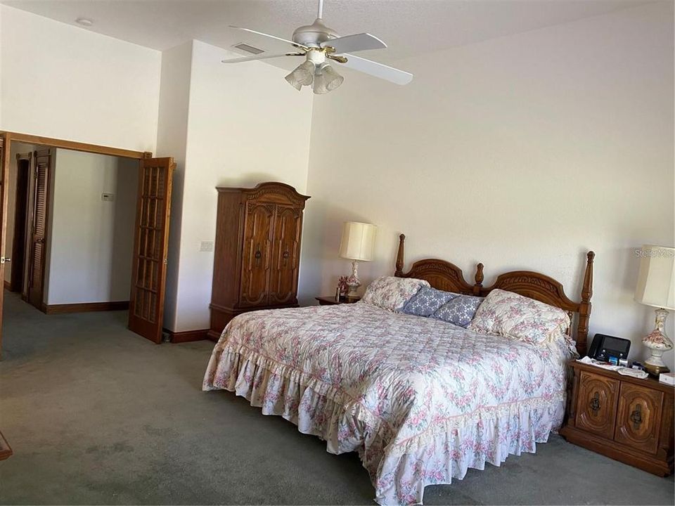 En Venta: $985,000 (3 camas, 2 baños, 3129 Pies cuadrados)