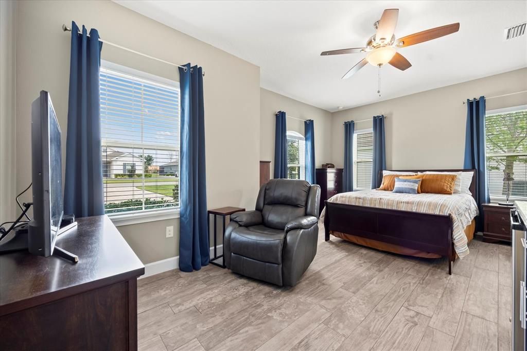 Active With Contract: $1,190,000 (3 beds, 4 baths, 3262 Square Feet)