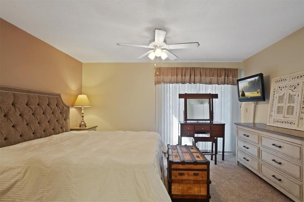 For Sale: $139,000 (2 beds, 2 baths, 1088 Square Feet)