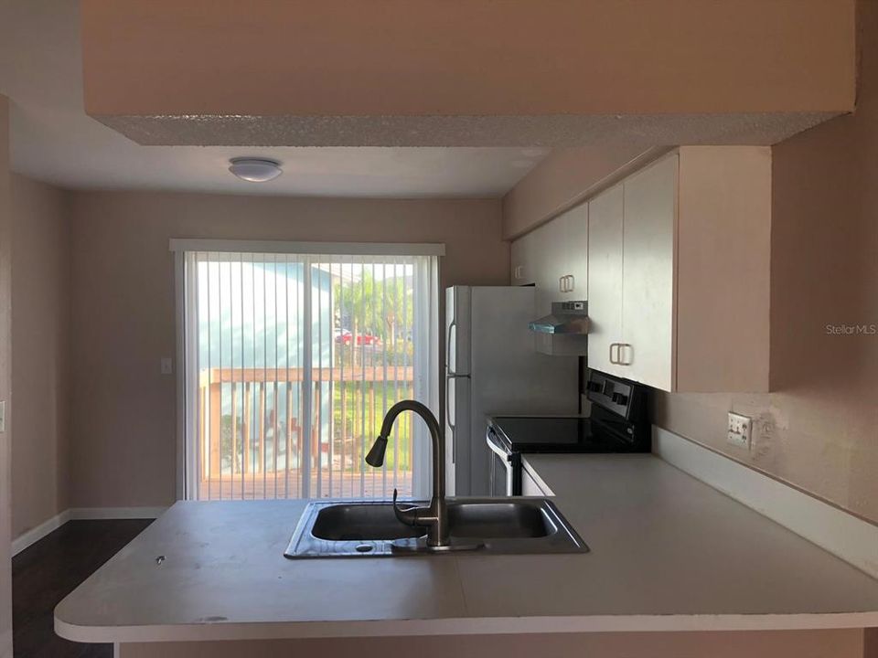 合同活跃: $120,000 (1 贝兹, 1 浴室, 643 平方英尺)