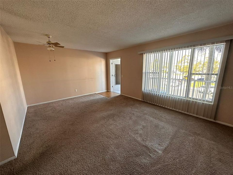 Active With Contract: $87,000 (1 beds, 1 baths, 825 Square Feet)
