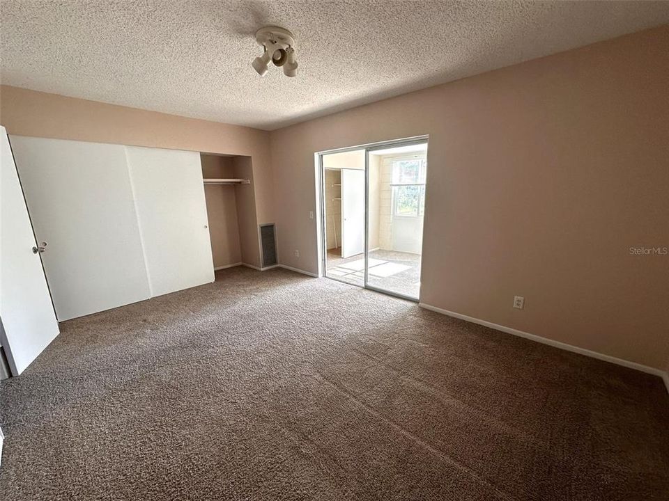 Active With Contract: $87,000 (1 beds, 1 baths, 825 Square Feet)