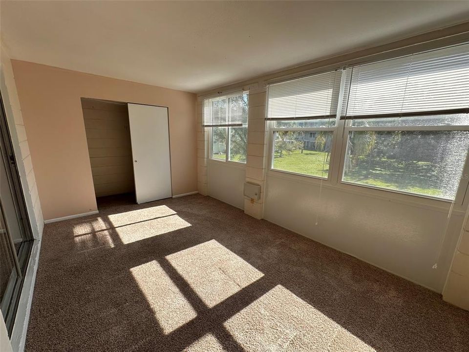 Active With Contract: $87,000 (1 beds, 1 baths, 825 Square Feet)