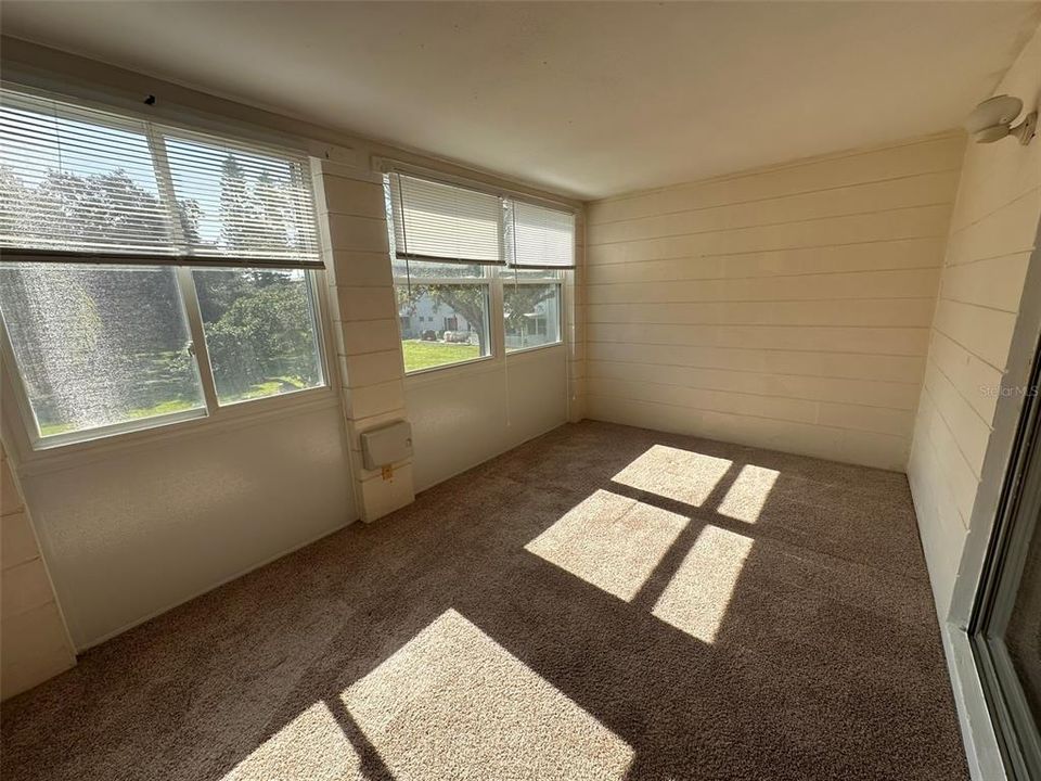 Active With Contract: $87,000 (1 beds, 1 baths, 825 Square Feet)