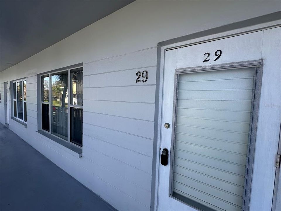 Active With Contract: $87,000 (1 beds, 1 baths, 825 Square Feet)