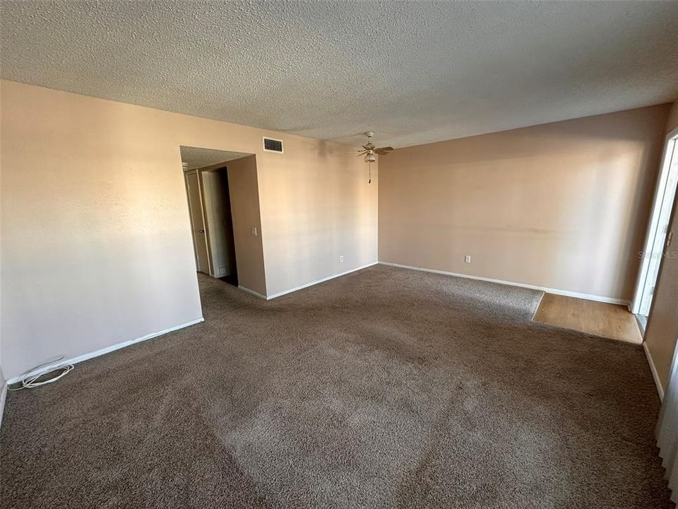 Active With Contract: $87,000 (1 beds, 1 baths, 825 Square Feet)