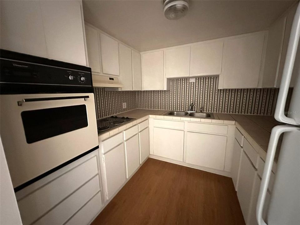 Active With Contract: $87,000 (1 beds, 1 baths, 825 Square Feet)