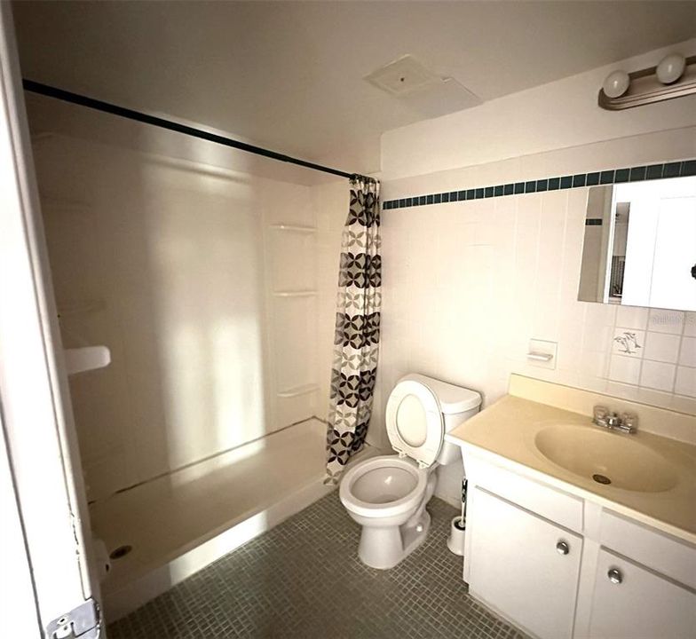 Active With Contract: $87,000 (1 beds, 1 baths, 825 Square Feet)