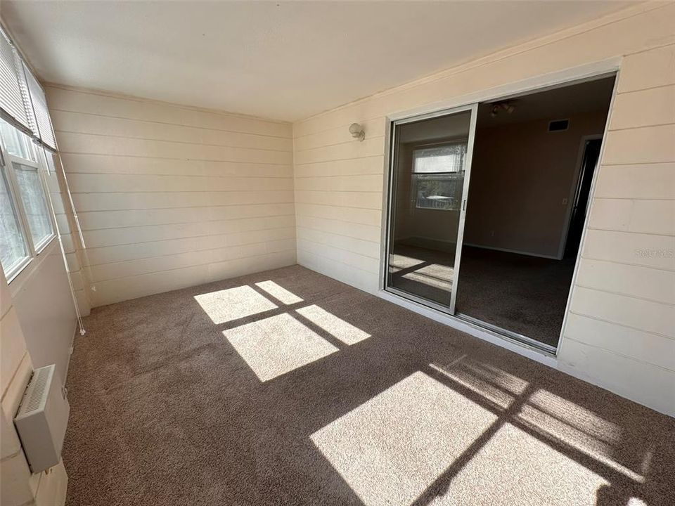 Active With Contract: $87,000 (1 beds, 1 baths, 825 Square Feet)