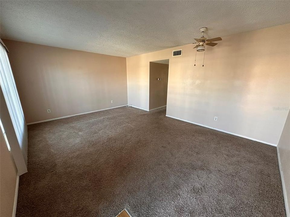 Active With Contract: $87,000 (1 beds, 1 baths, 825 Square Feet)