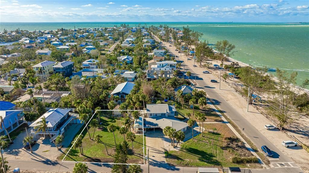 待售: $1,350,000 (0.24 acres)