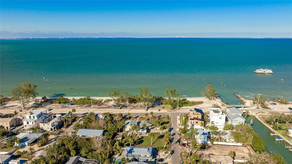 待售: $1,350,000 (0.24 acres)