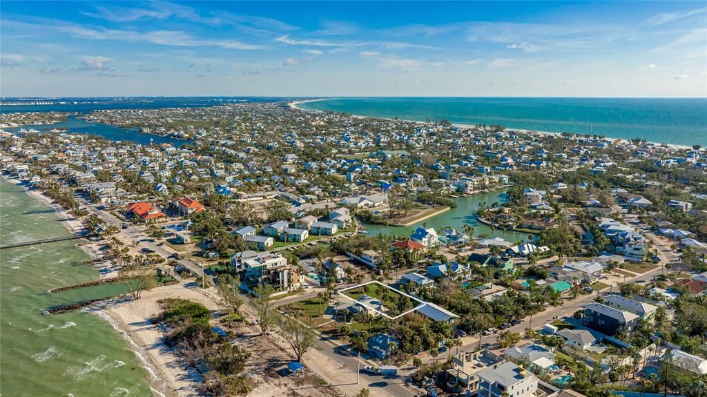 待售: $1,350,000 (0.24 acres)