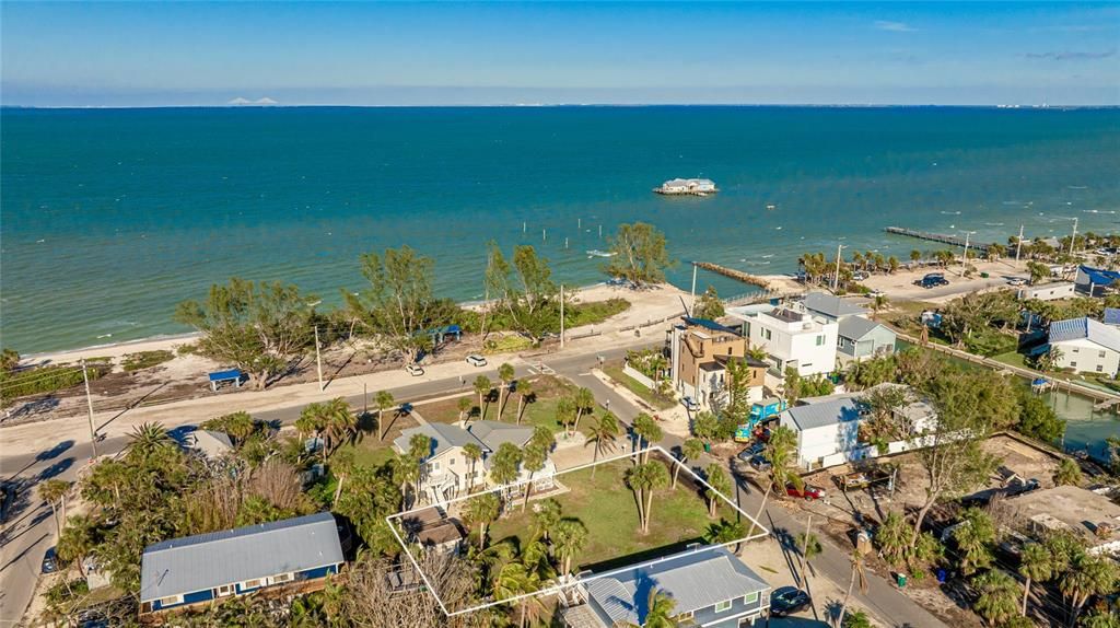 待售: $1,350,000 (0.24 acres)