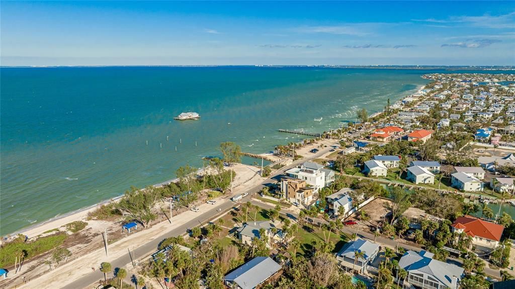 待售: $1,350,000 (0.24 acres)