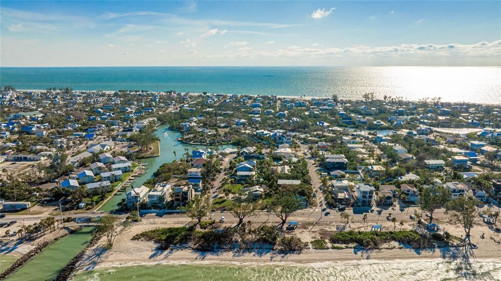 待售: $1,350,000 (0.24 acres)