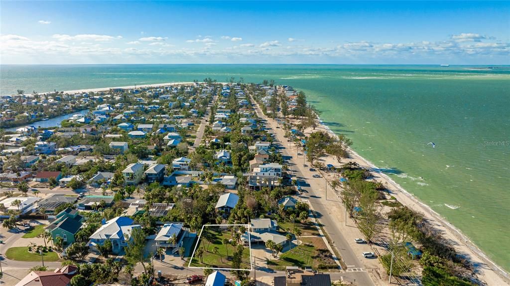 待售: $1,350,000 (0.24 acres)