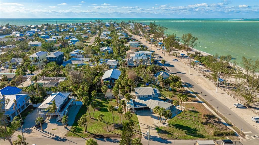 待售: $1,350,000 (0.24 acres)