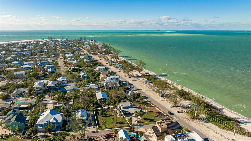 待售: $1,350,000 (0.24 acres)