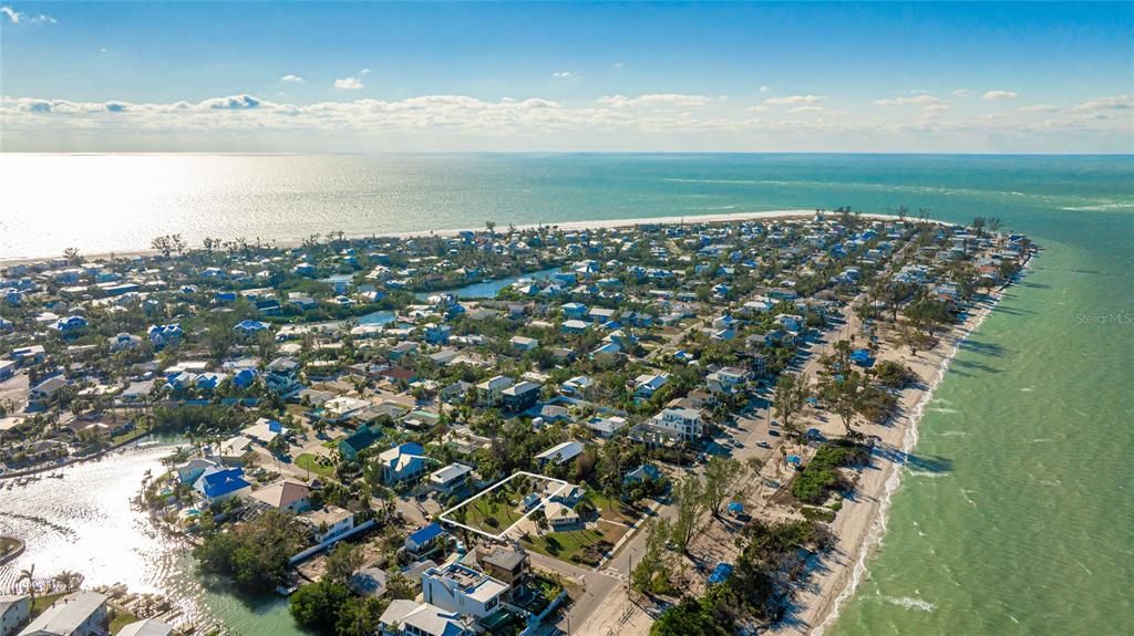 待售: $1,350,000 (0.24 acres)