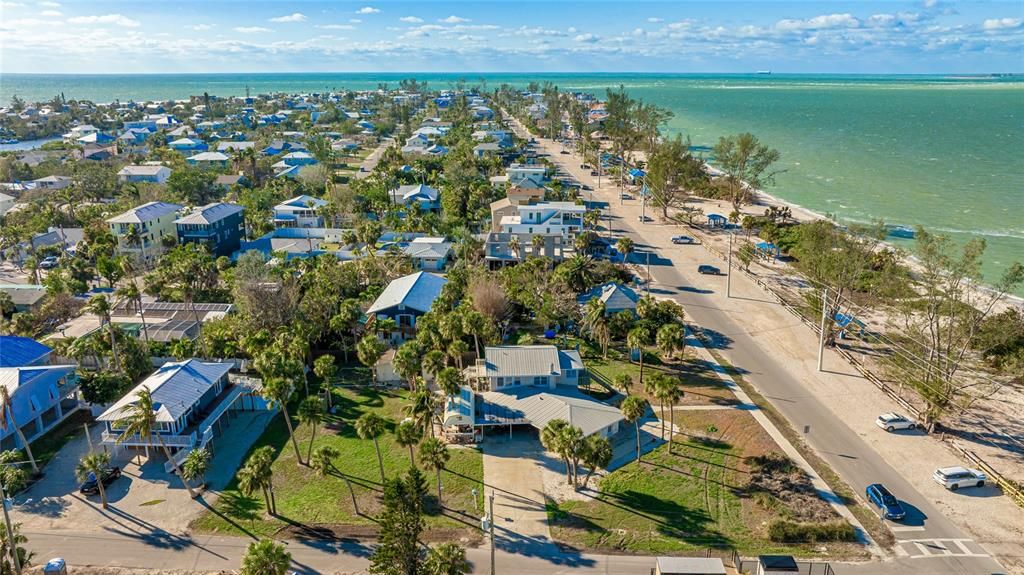 待售: $1,350,000 (0.24 acres)