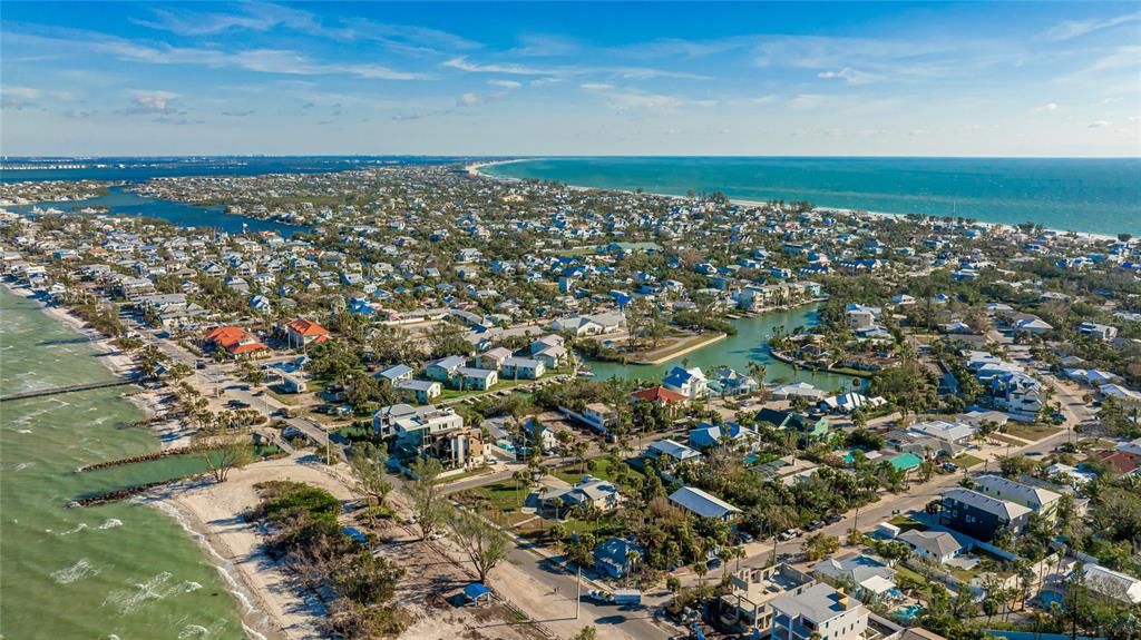 待售: $1,350,000 (0.24 acres)