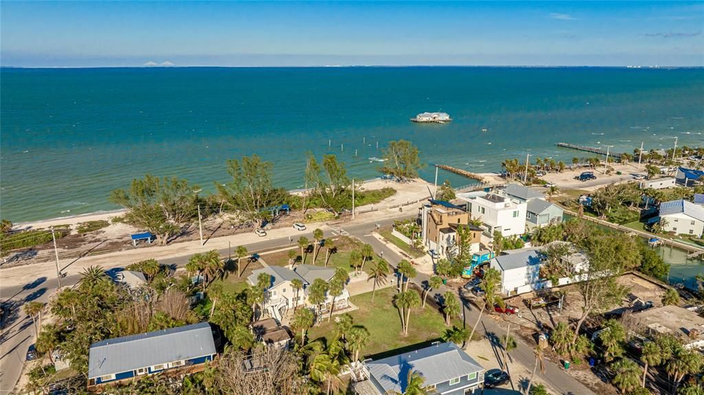 待售: $1,350,000 (0.24 acres)