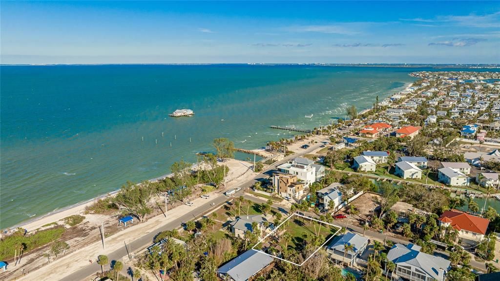 待售: $1,350,000 (0.24 acres)