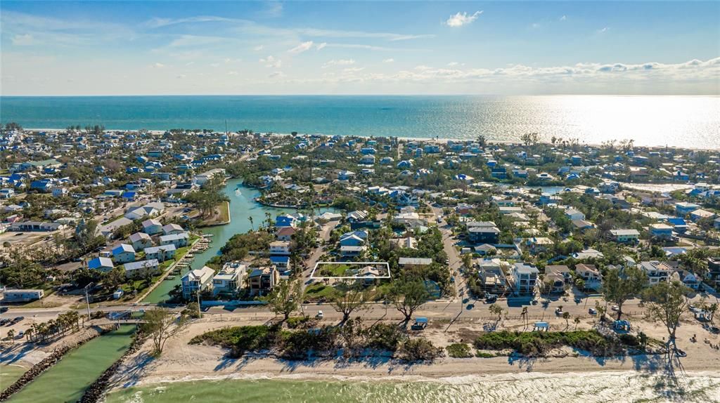 待售: $1,350,000 (0.24 acres)