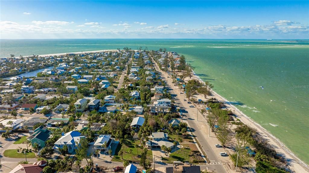 待售: $1,350,000 (0.24 acres)