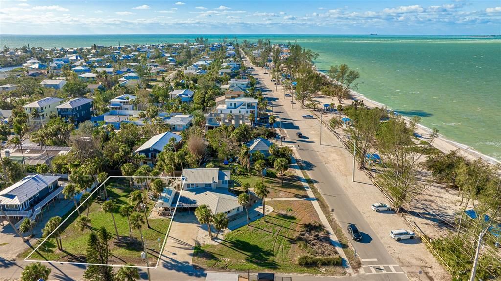 待售: $1,350,000 (0.24 acres)