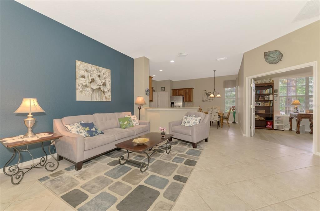Activo con contrato: $269,900 (2 camas, 2 baños, 1629 Pies cuadrados)