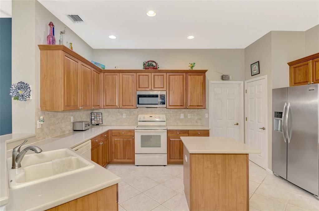 Activo con contrato: $269,900 (2 camas, 2 baños, 1629 Pies cuadrados)