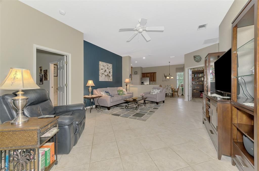 Activo con contrato: $269,900 (2 camas, 2 baños, 1629 Pies cuadrados)