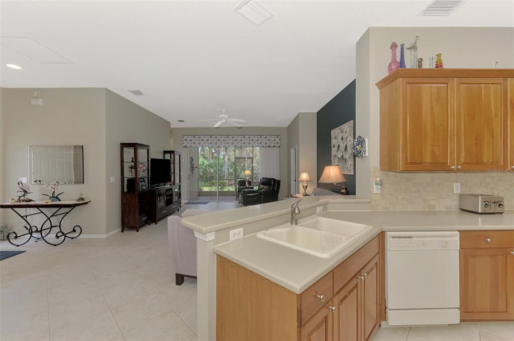 Activo con contrato: $269,900 (2 camas, 2 baños, 1629 Pies cuadrados)