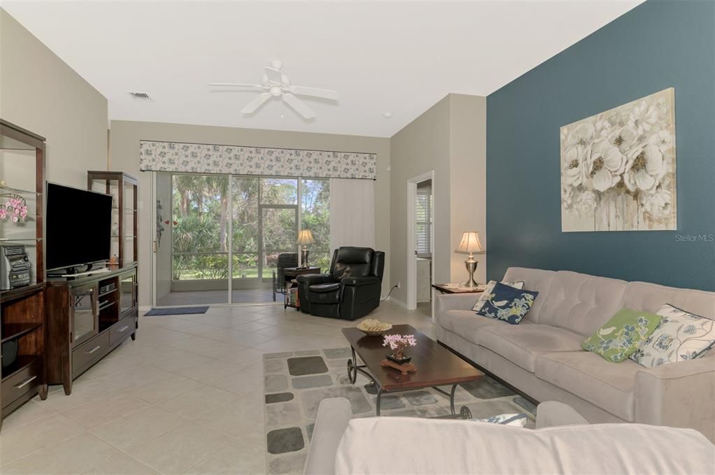 Activo con contrato: $269,900 (2 camas, 2 baños, 1629 Pies cuadrados)